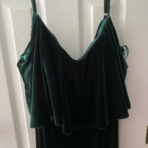 Revelry Riley Emerald Velvet Dress - Picture 4 of 5